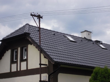 Detail střechy valba a hřeben - rekonstukce střech Plzeň-jih